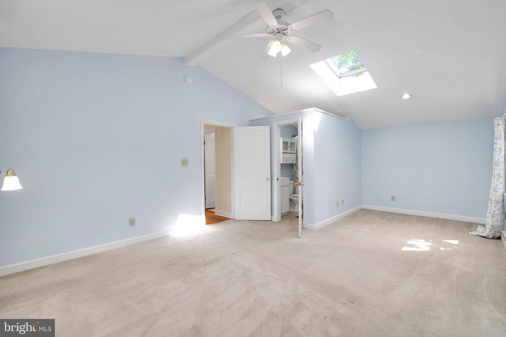 5807 CARLYLE