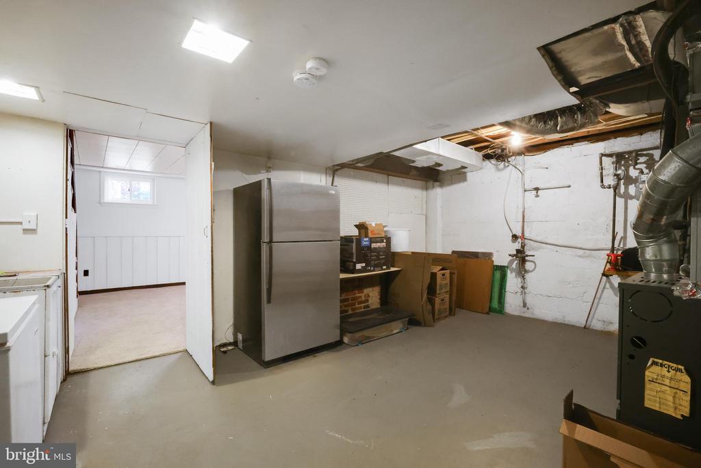 5807 CARLYLE