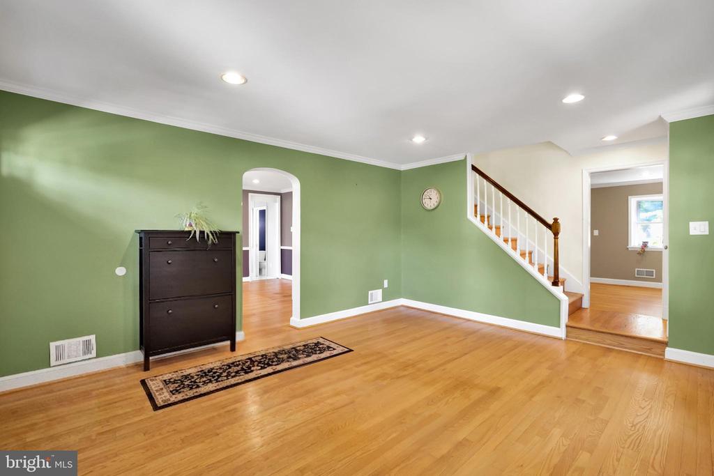 5807 CARLYLE