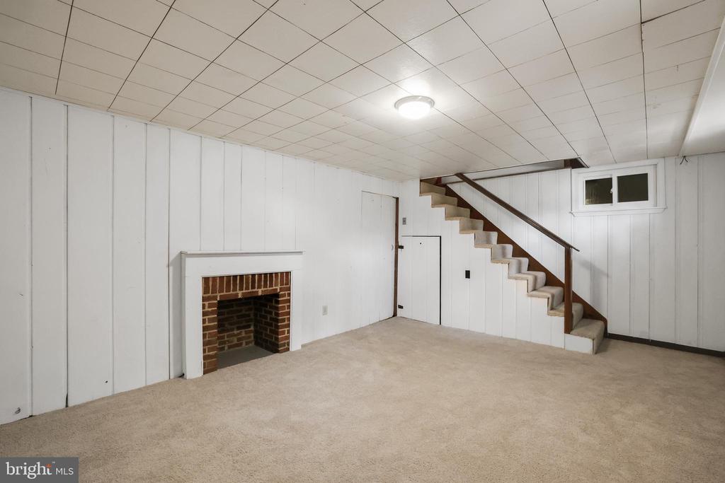 5807 CARLYLE