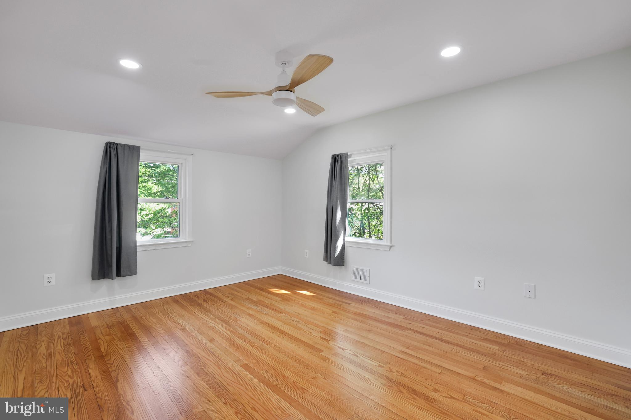 5807 CARLYLE