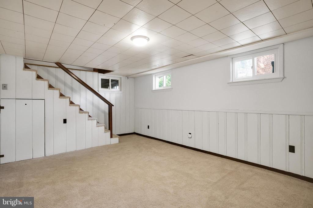 5807 CARLYLE
