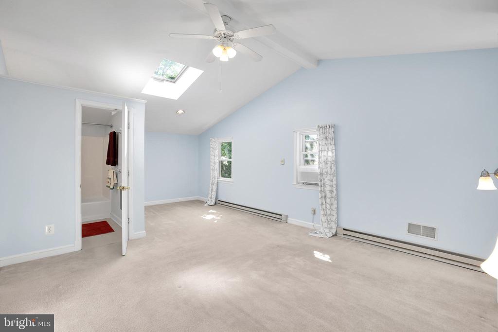 5807 CARLYLE