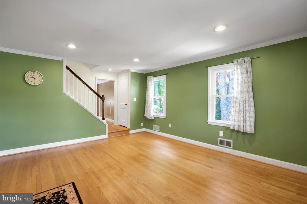 5807 CARLYLE