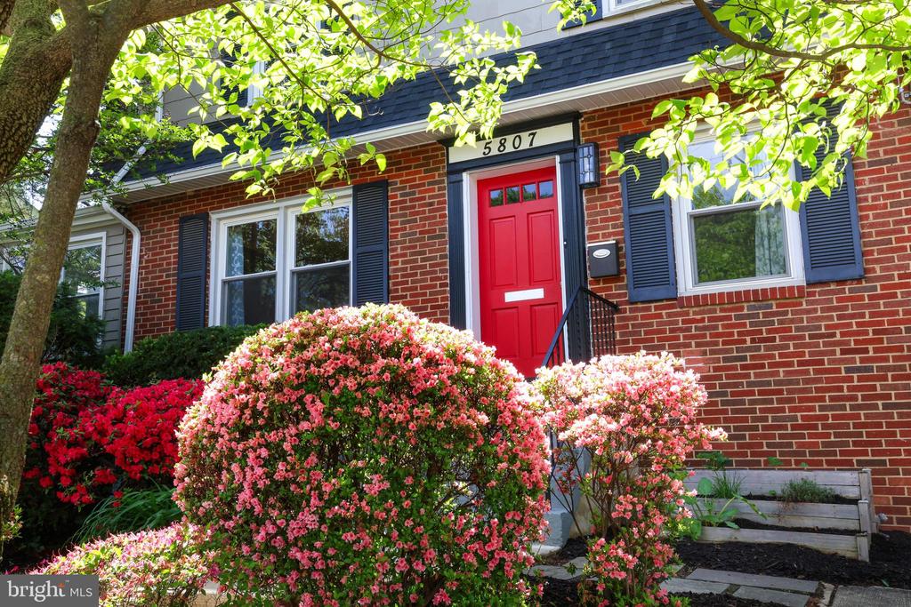 5807 CARLYLE