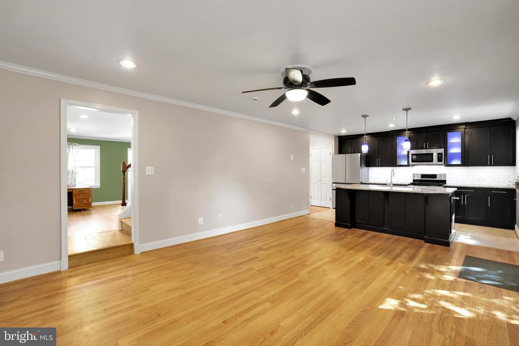 5807 CARLYLE