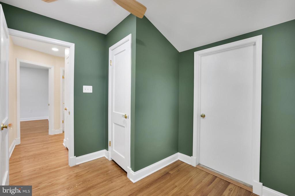 5807 CARLYLE
