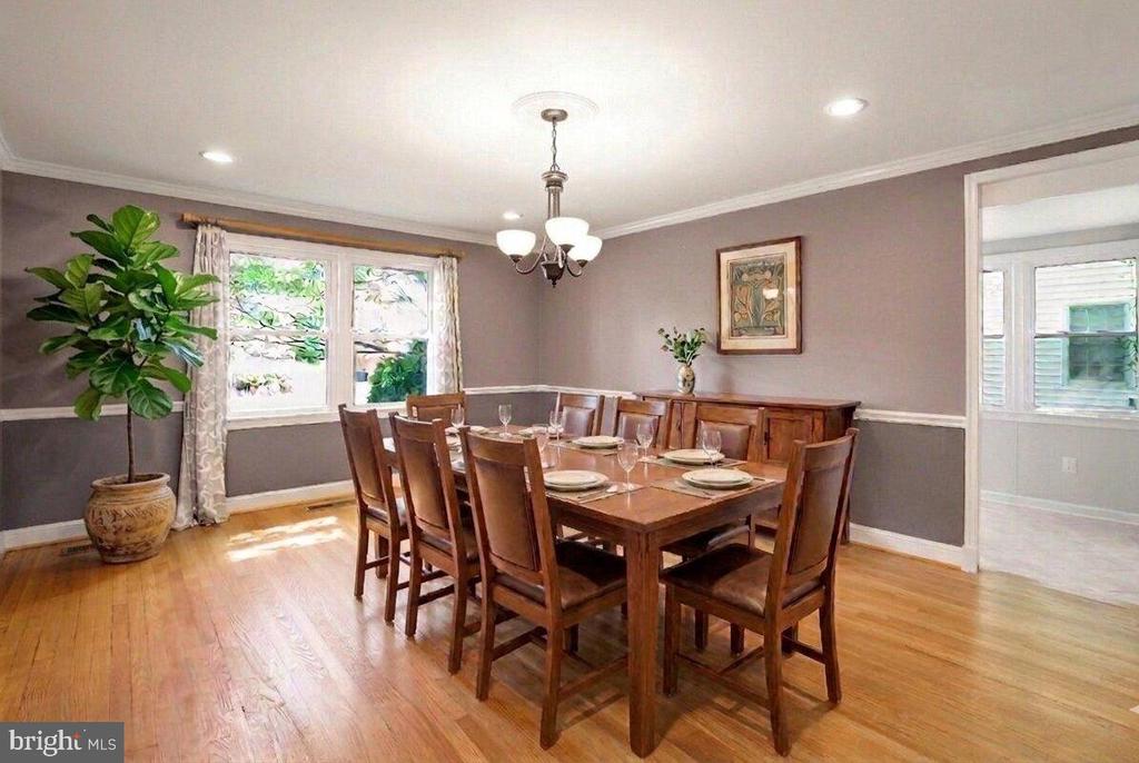 5807 CARLYLE