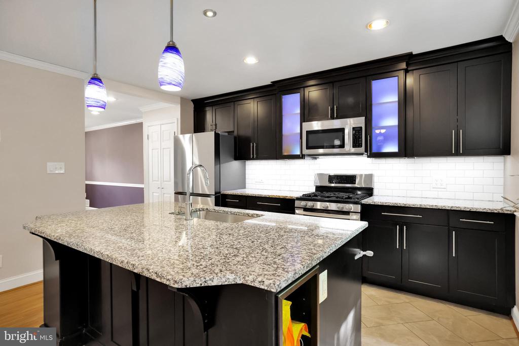 5807 CARLYLE