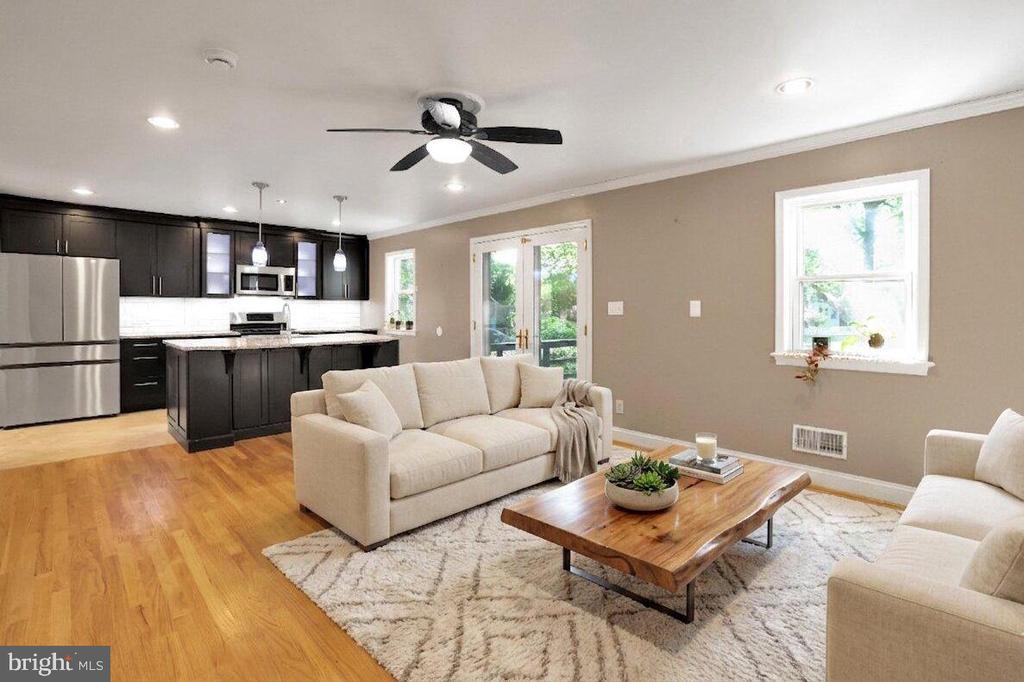 5807 CARLYLE