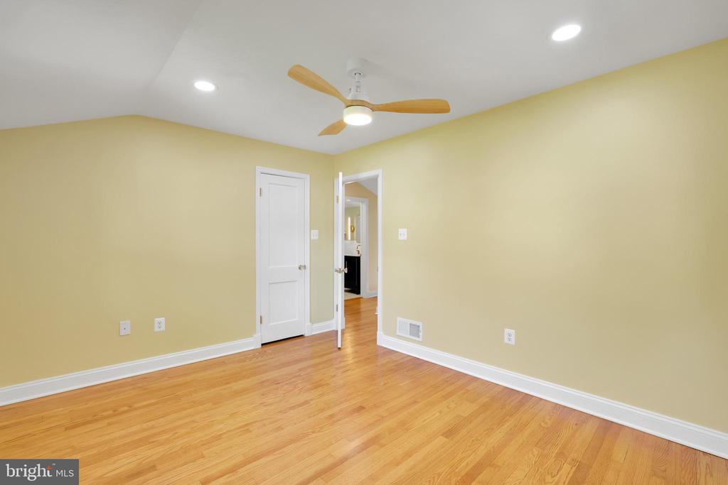 5807 CARLYLE