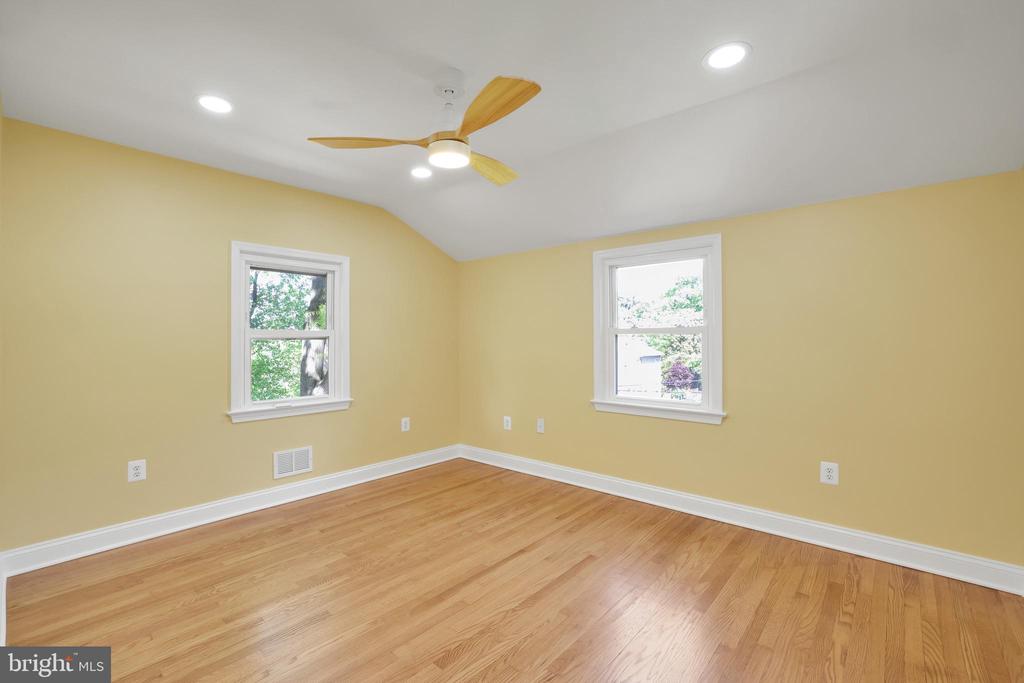 5807 CARLYLE