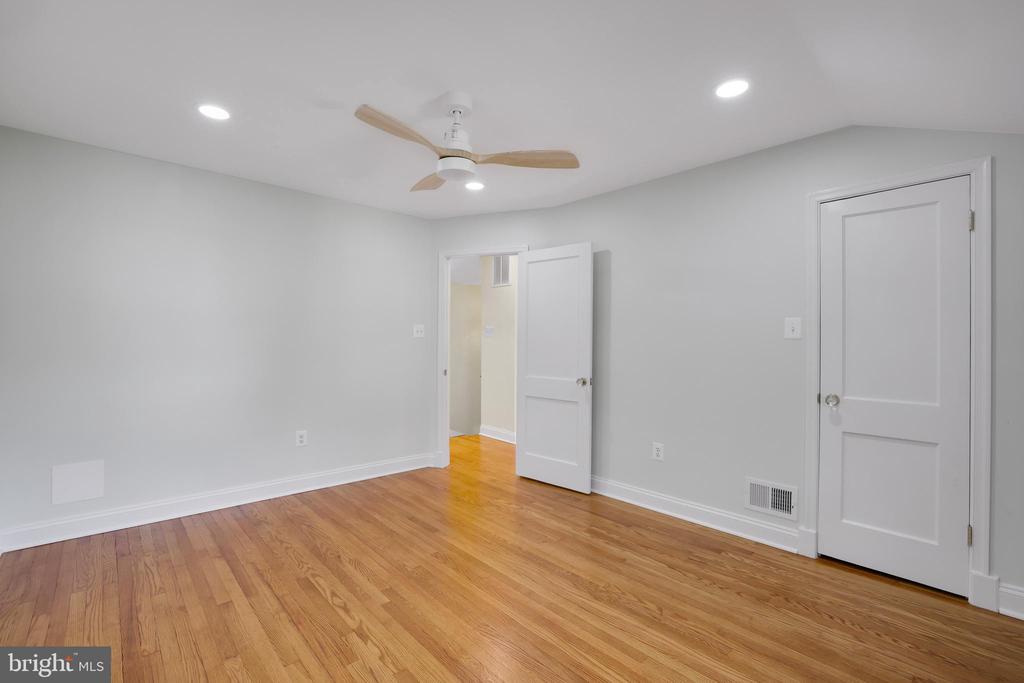 5807 CARLYLE