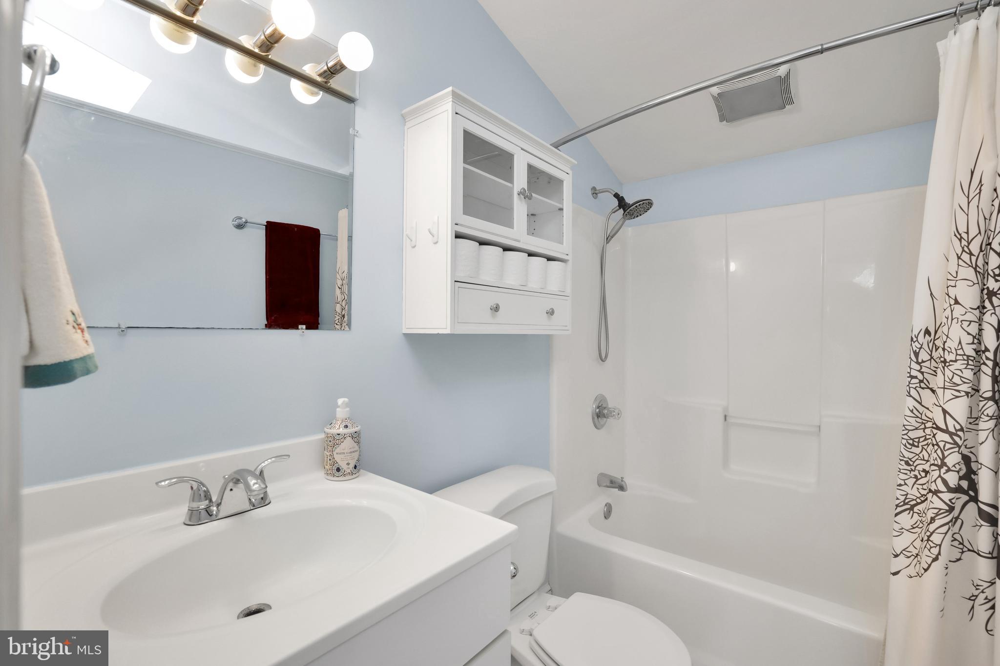 5807 CARLYLE