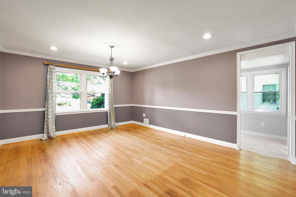 5807 CARLYLE
