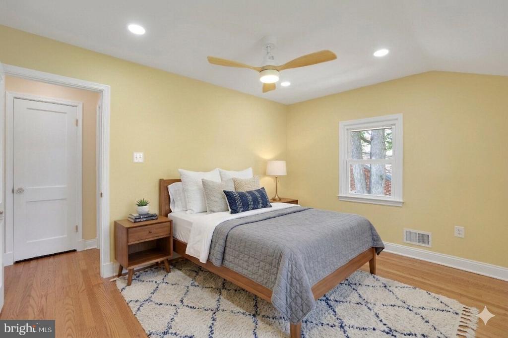 5807 CARLYLE