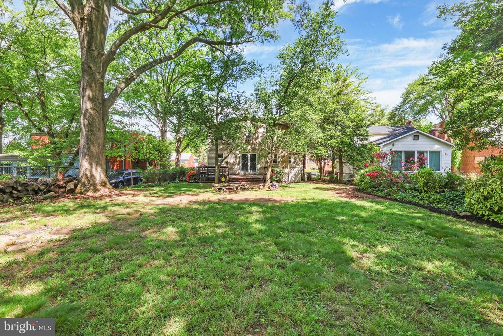 5807 CARLYLE