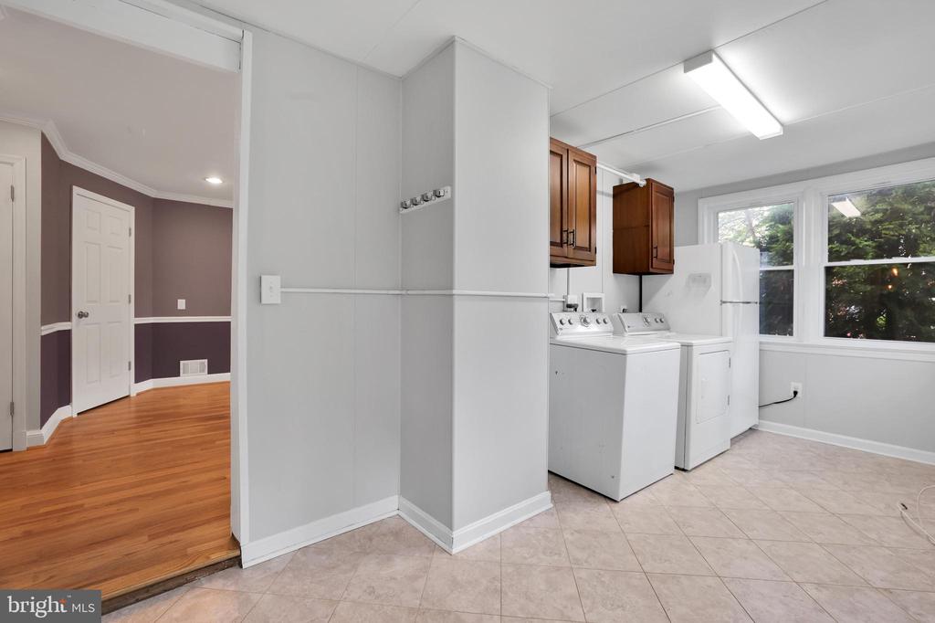 5807 CARLYLE