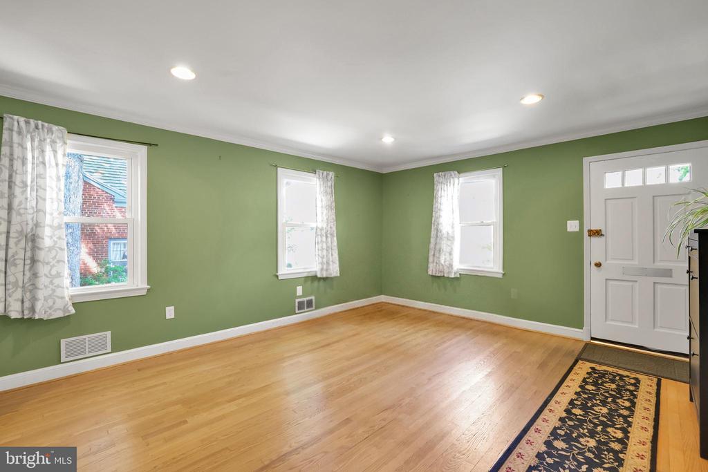 5807 CARLYLE