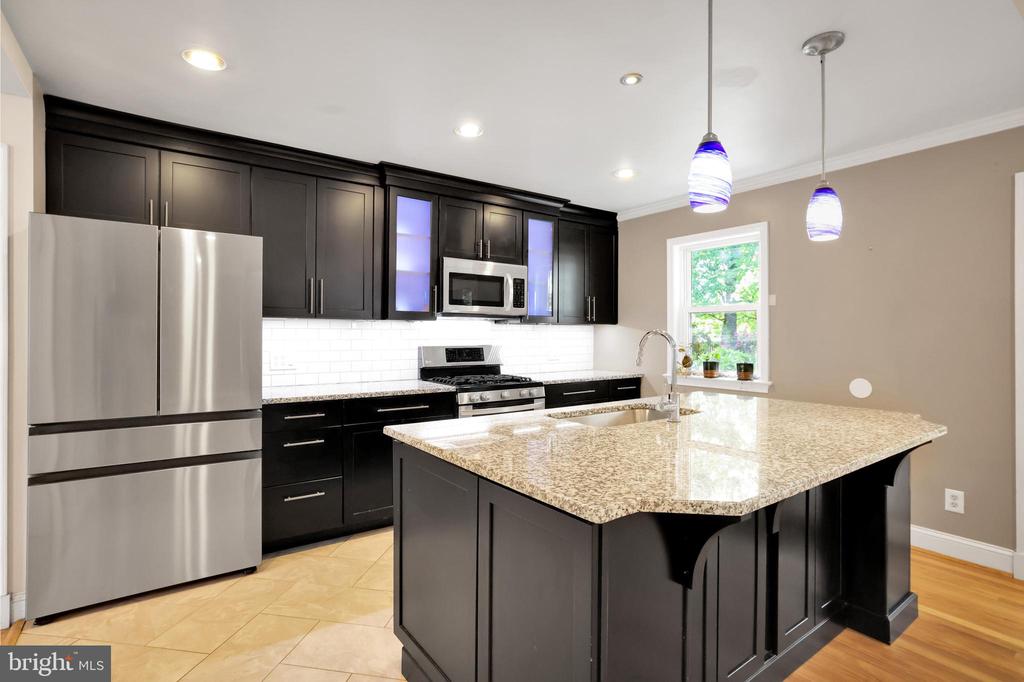 5807 CARLYLE