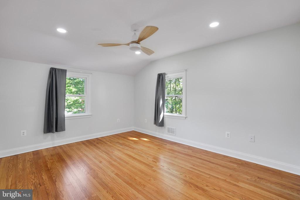 5807 CARLYLE