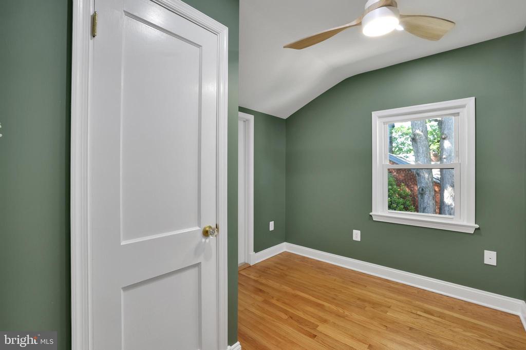 5807 CARLYLE
