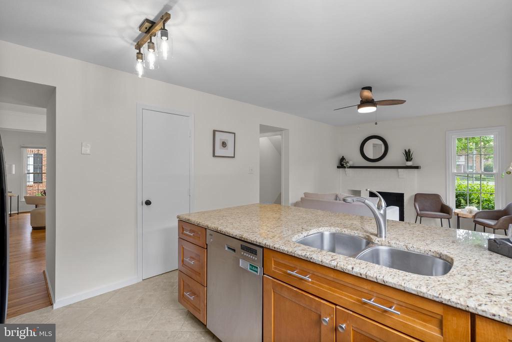 2512-F S Arlington Mill Dr #6