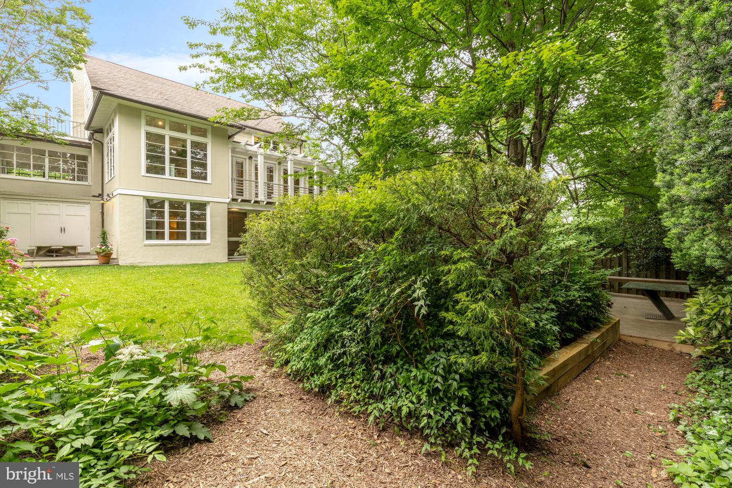 4320 Lorcom Ln