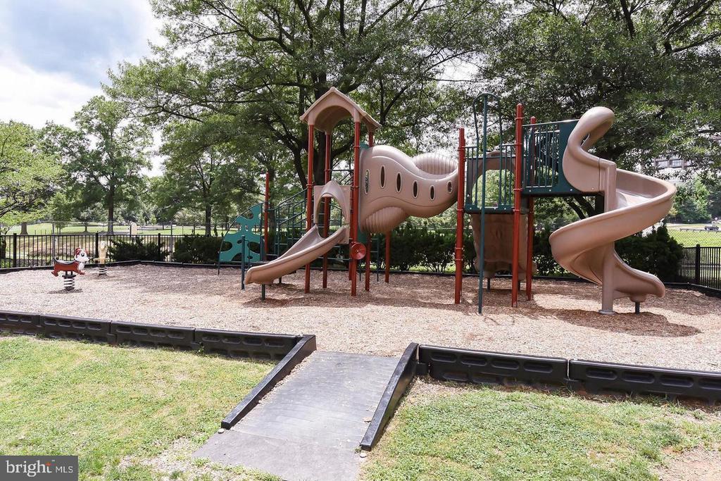 1121 ARLINGTON BOULEVARD 1004
