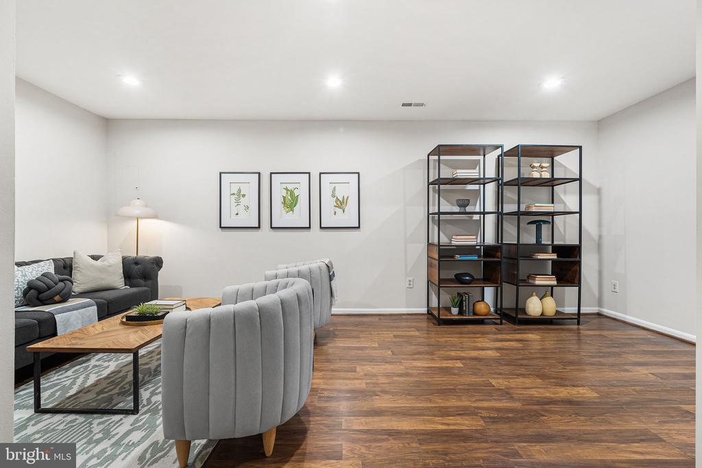 1132 QUAKER HILL COURT