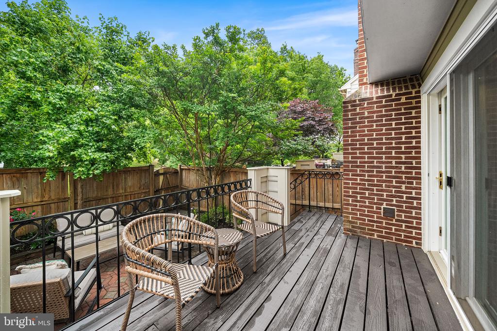 1132 QUAKER HILL COURT