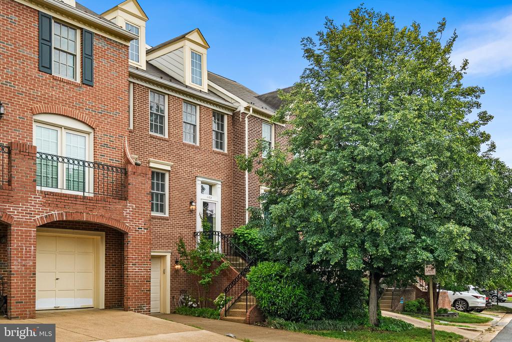 1132 QUAKER HILL COURT
