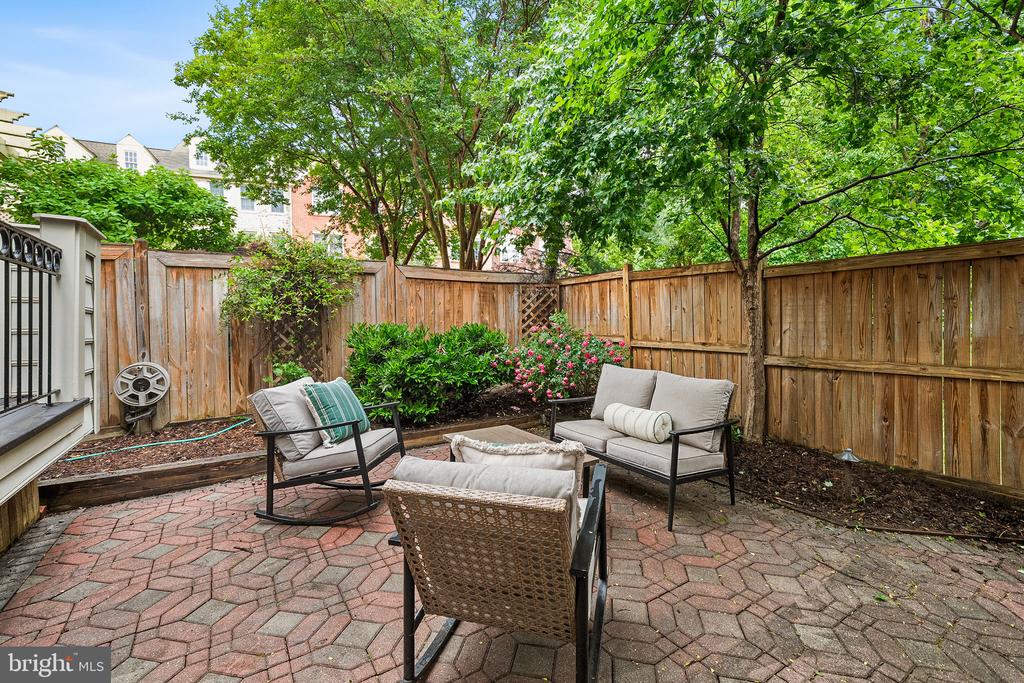 1132 QUAKER HILL COURT