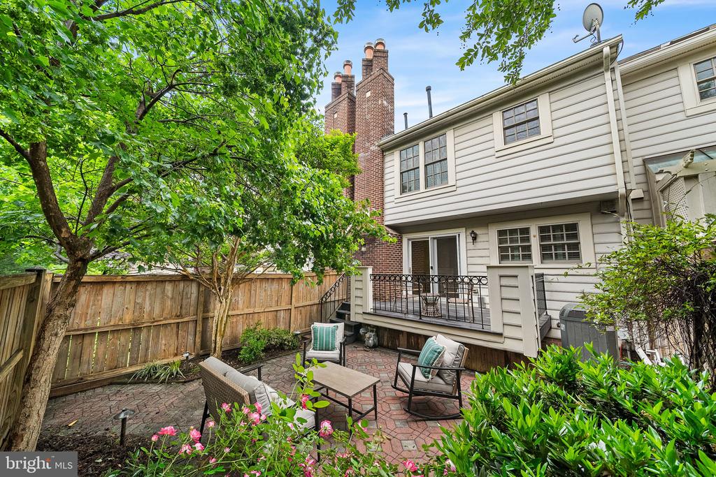 1132 QUAKER HILL COURT