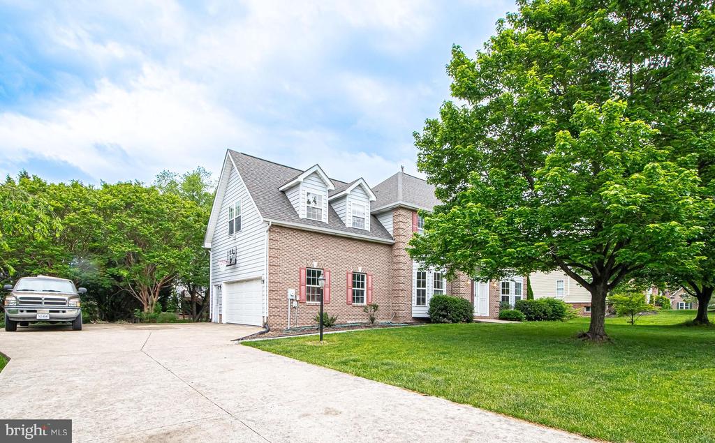 105 FAIRFIELD DRIVE