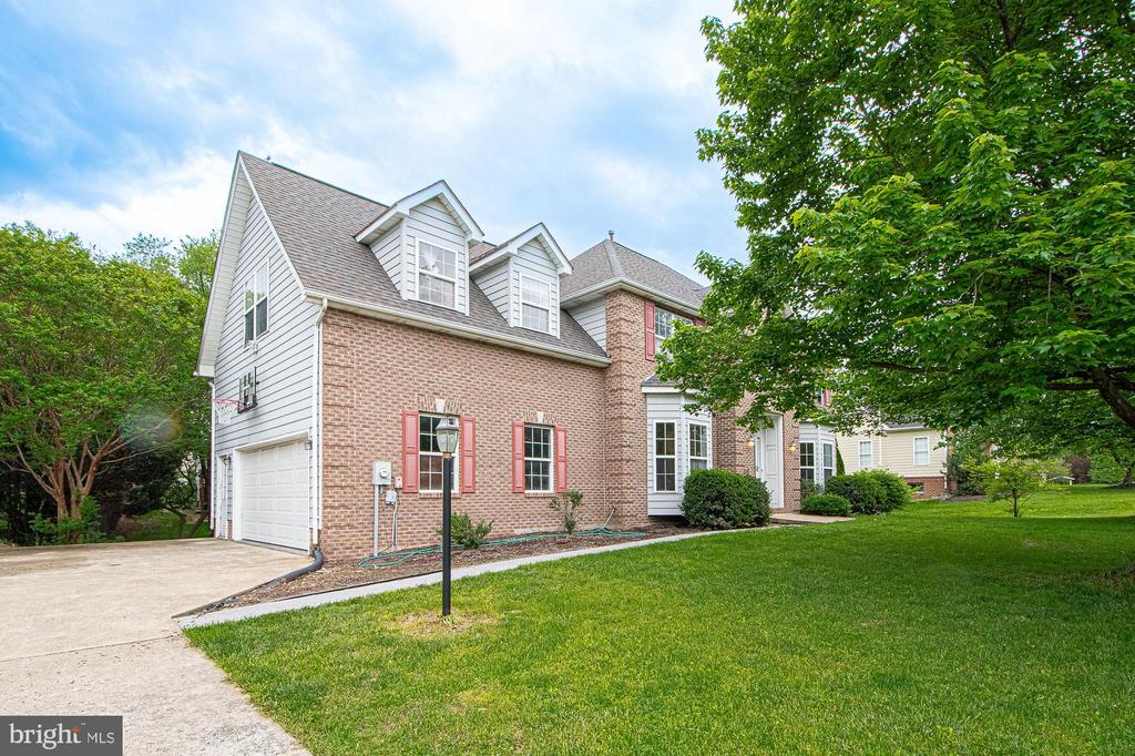 105 FAIRFIELD DRIVE