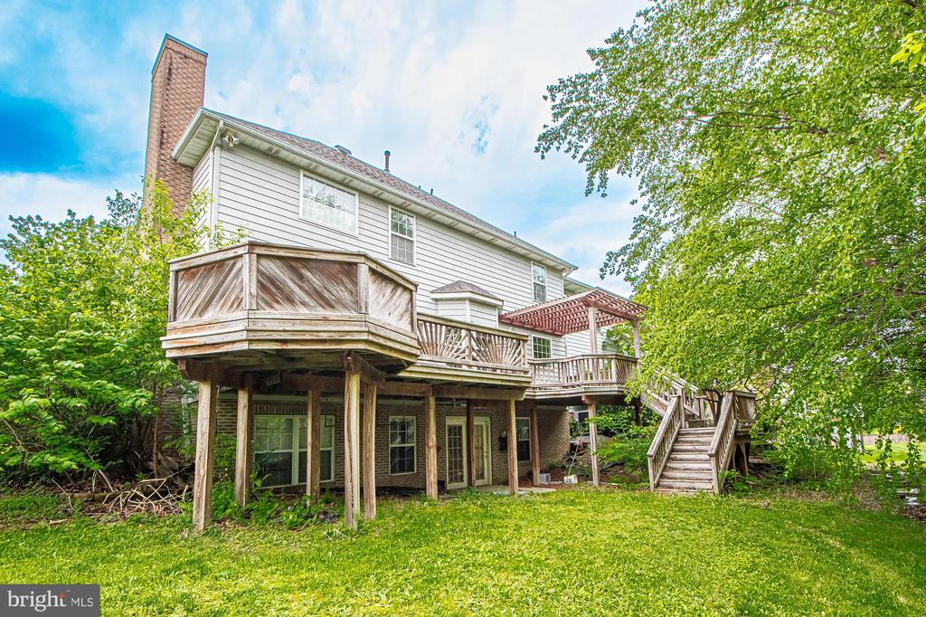 105 FAIRFIELD DRIVE