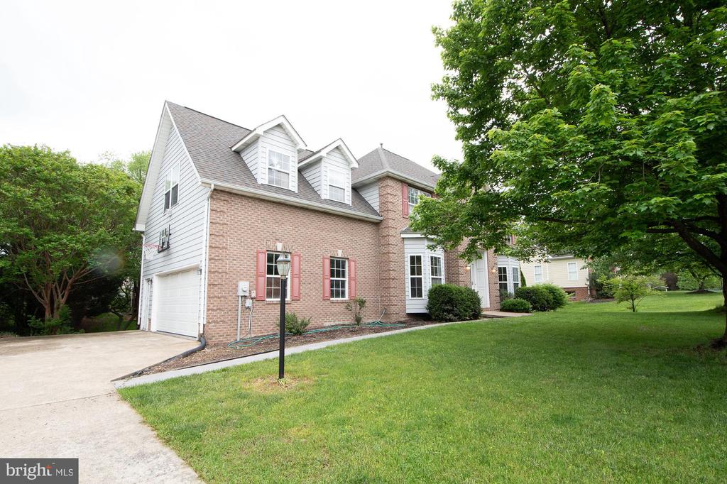 105 FAIRFIELD DRIVE