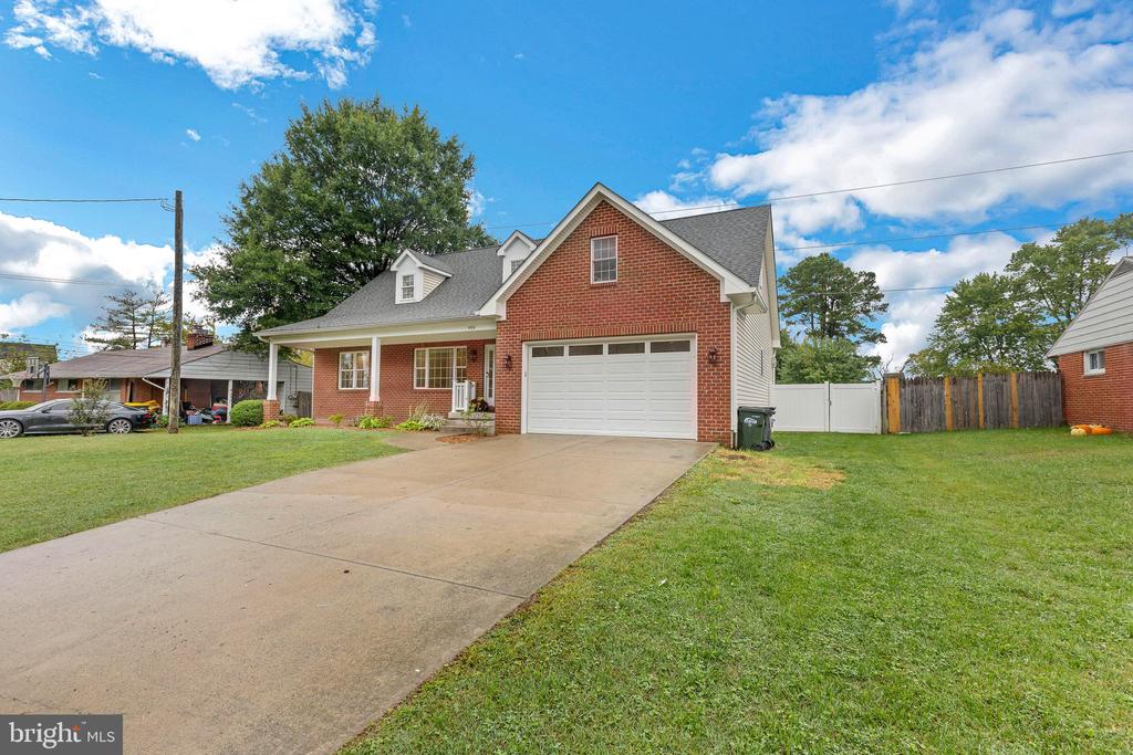 4904 Apple Tree Dr