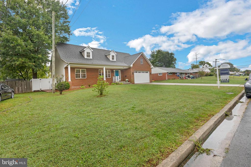 4904 Apple Tree Dr