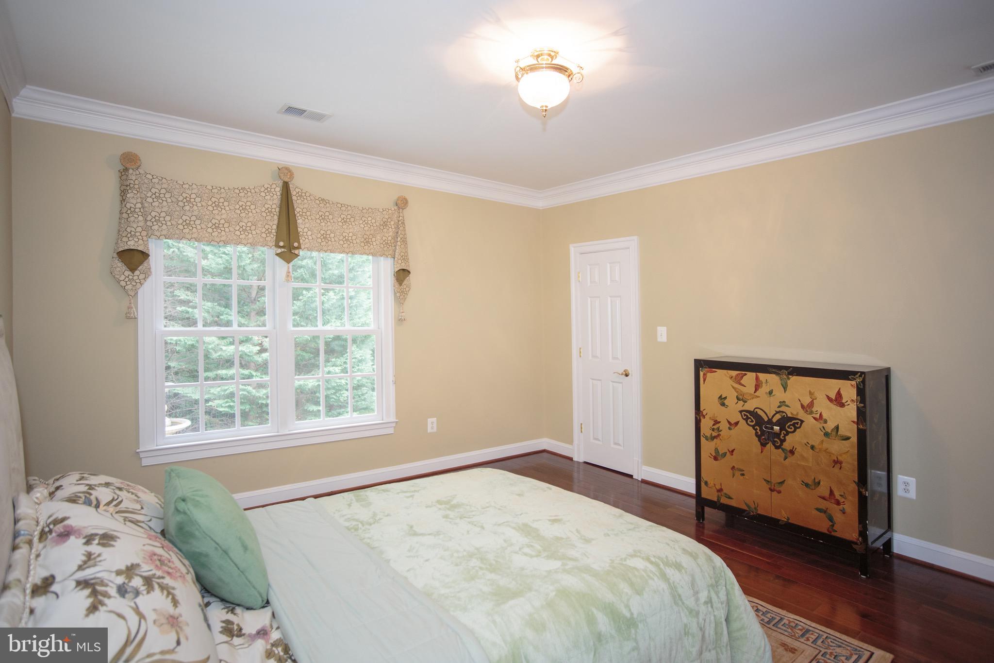 6125 OLD DOMINION DR