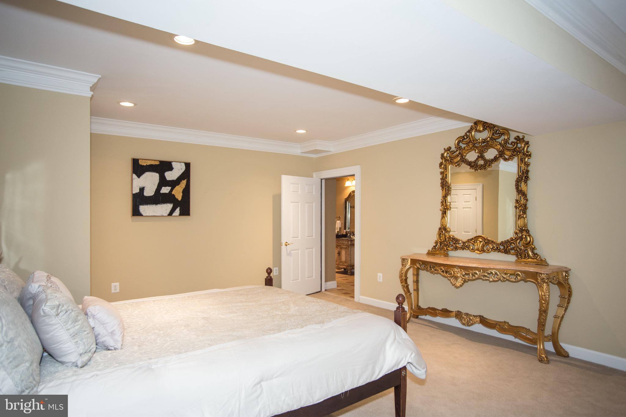 6125 OLD DOMINION DR