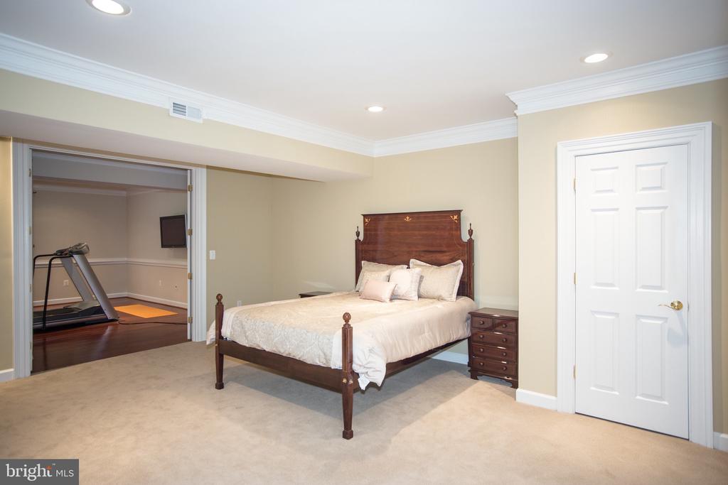 6125 OLD DOMINION DR