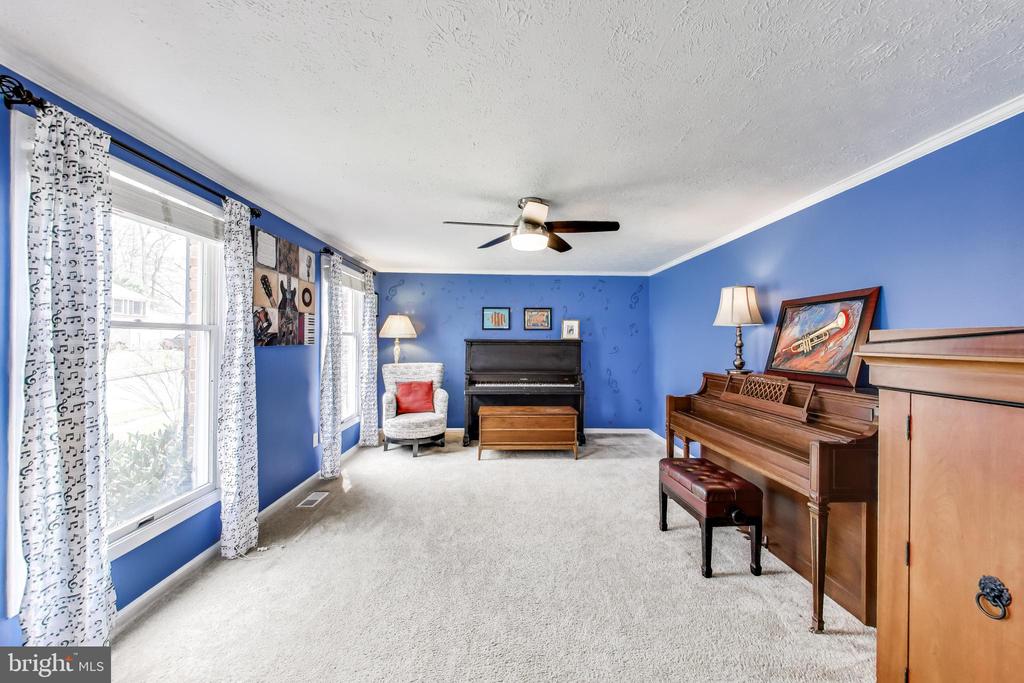 8404 CHILLUM COURT