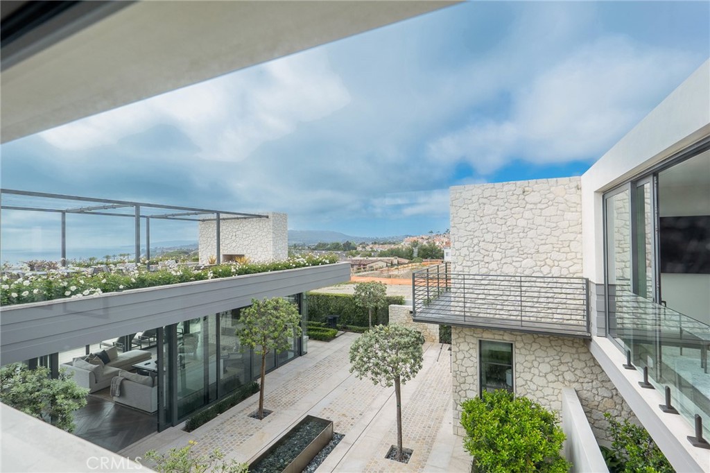 5 Pacific Ridge Place