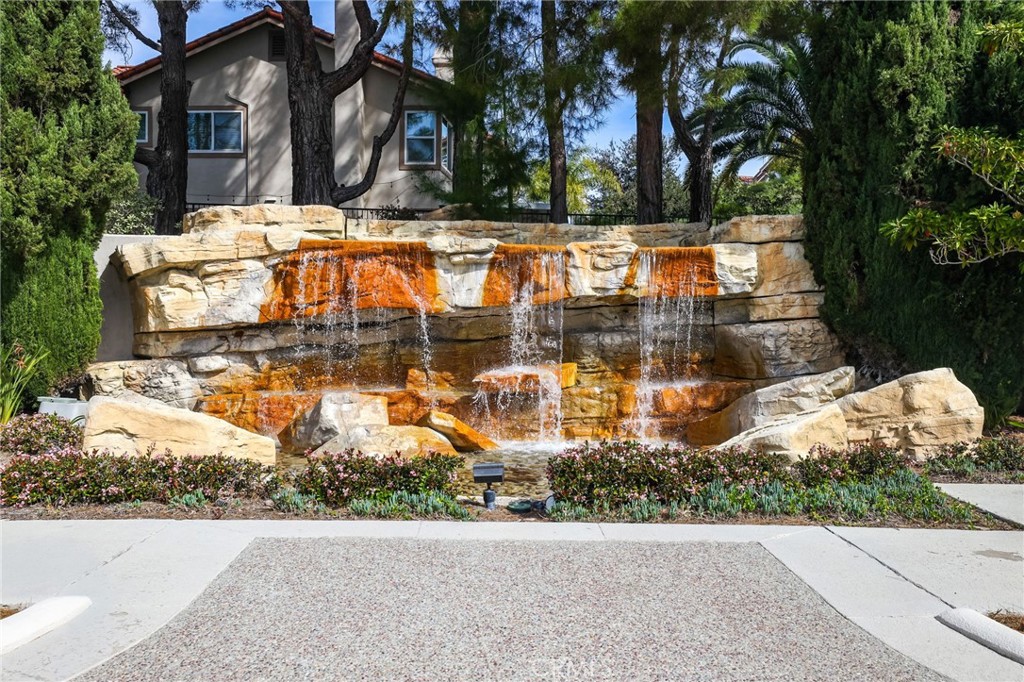 22701 Foxridge