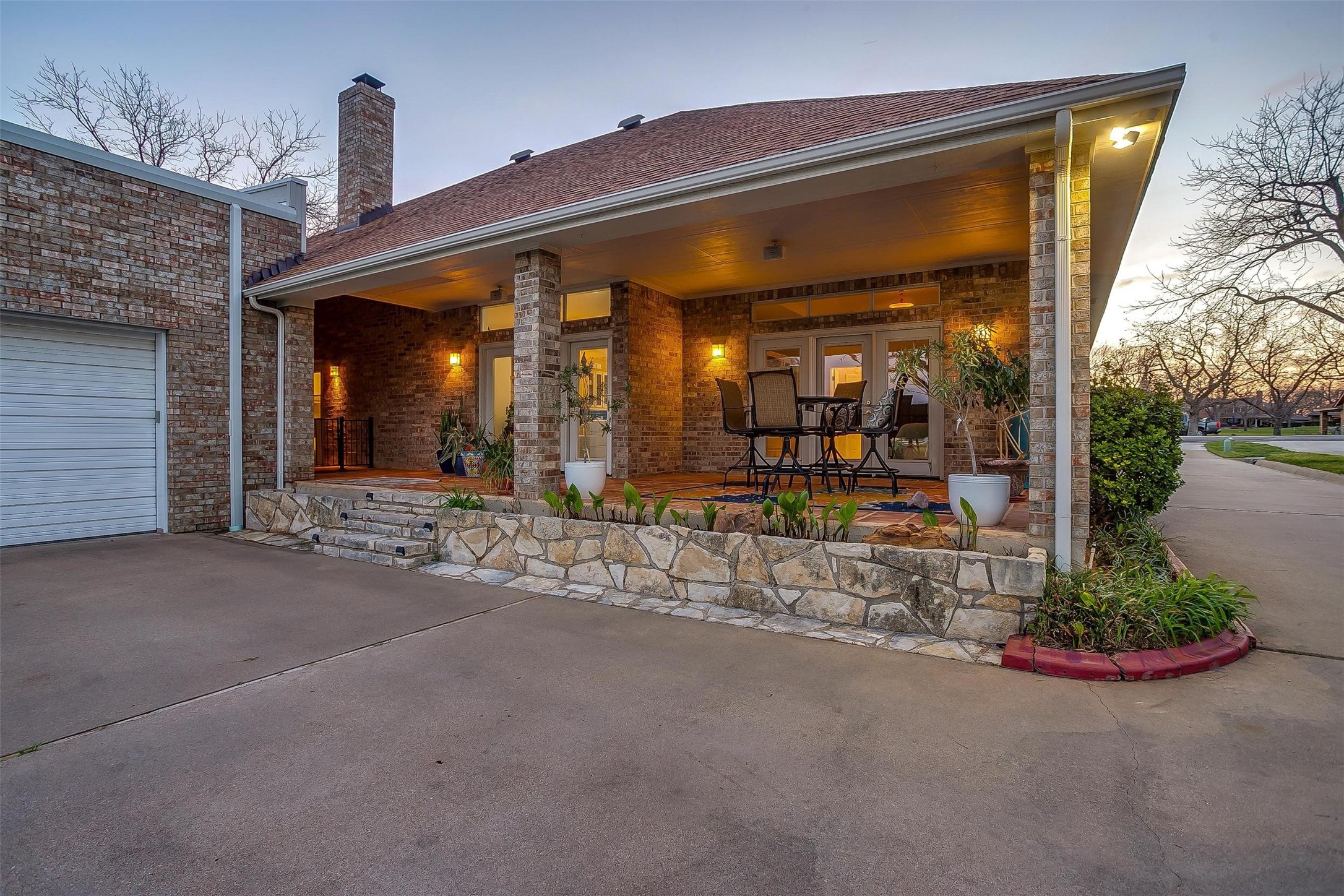 8915 Woodlawn Drive