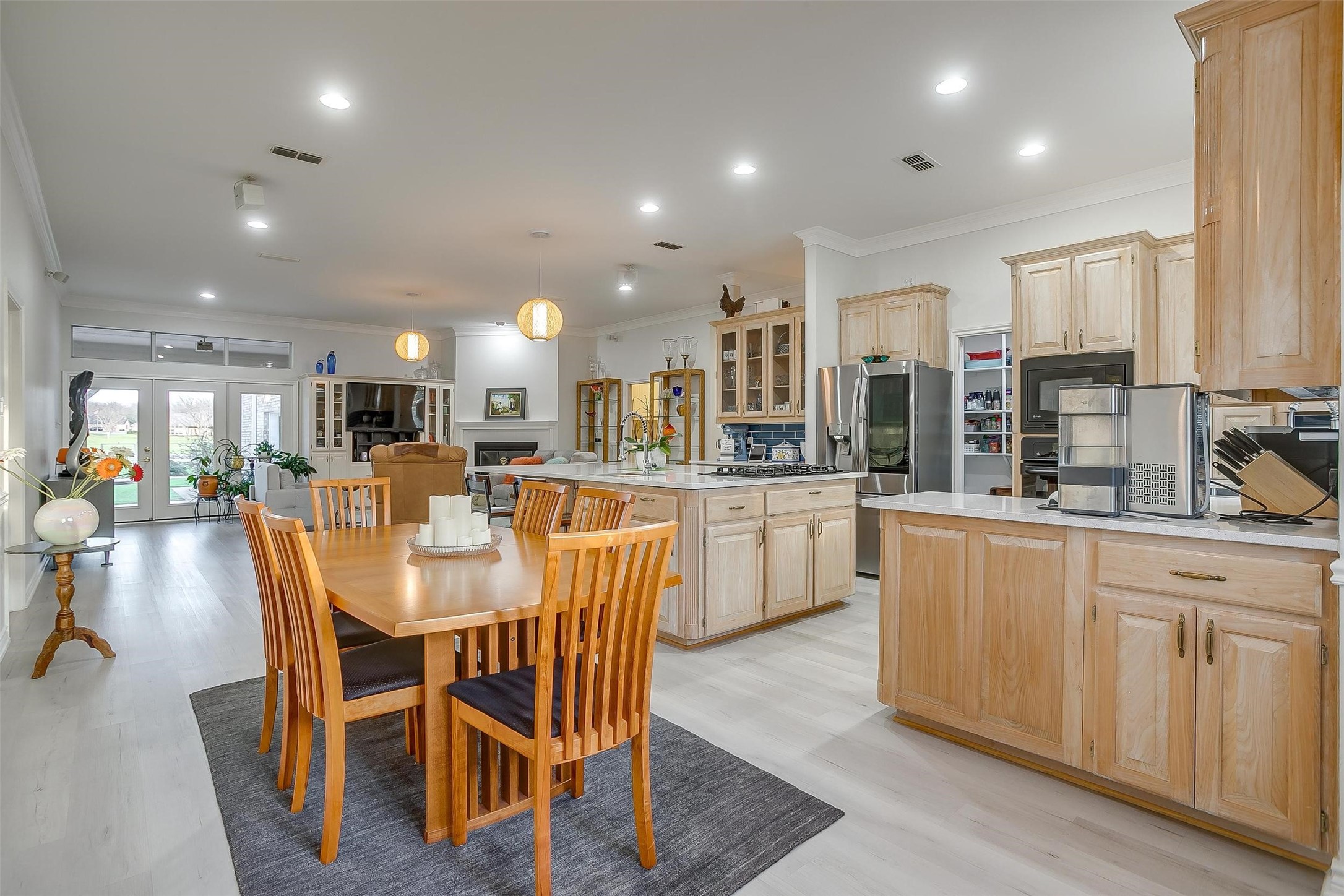 8915 Woodlawn Drive