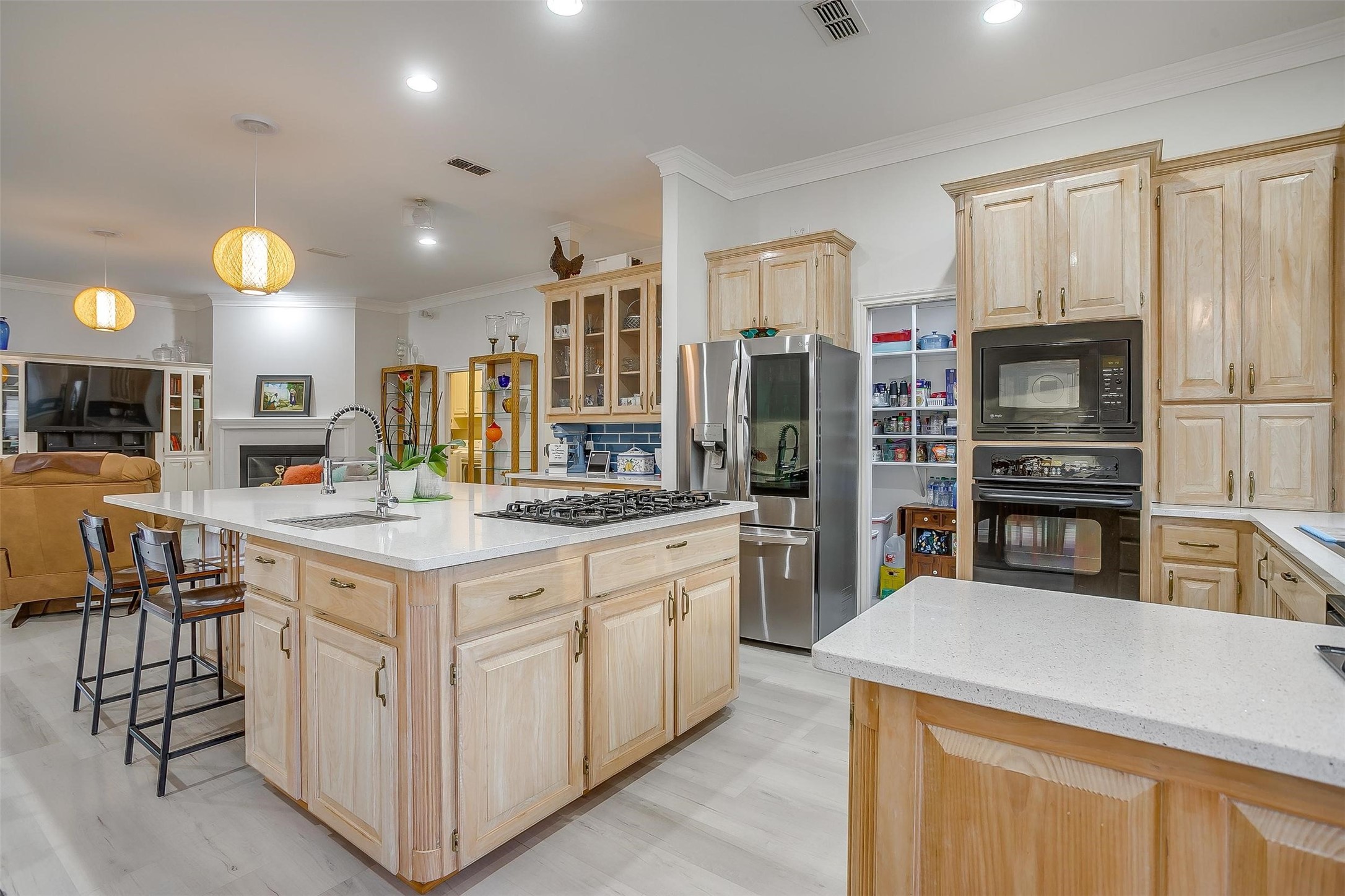 8915 Woodlawn Drive