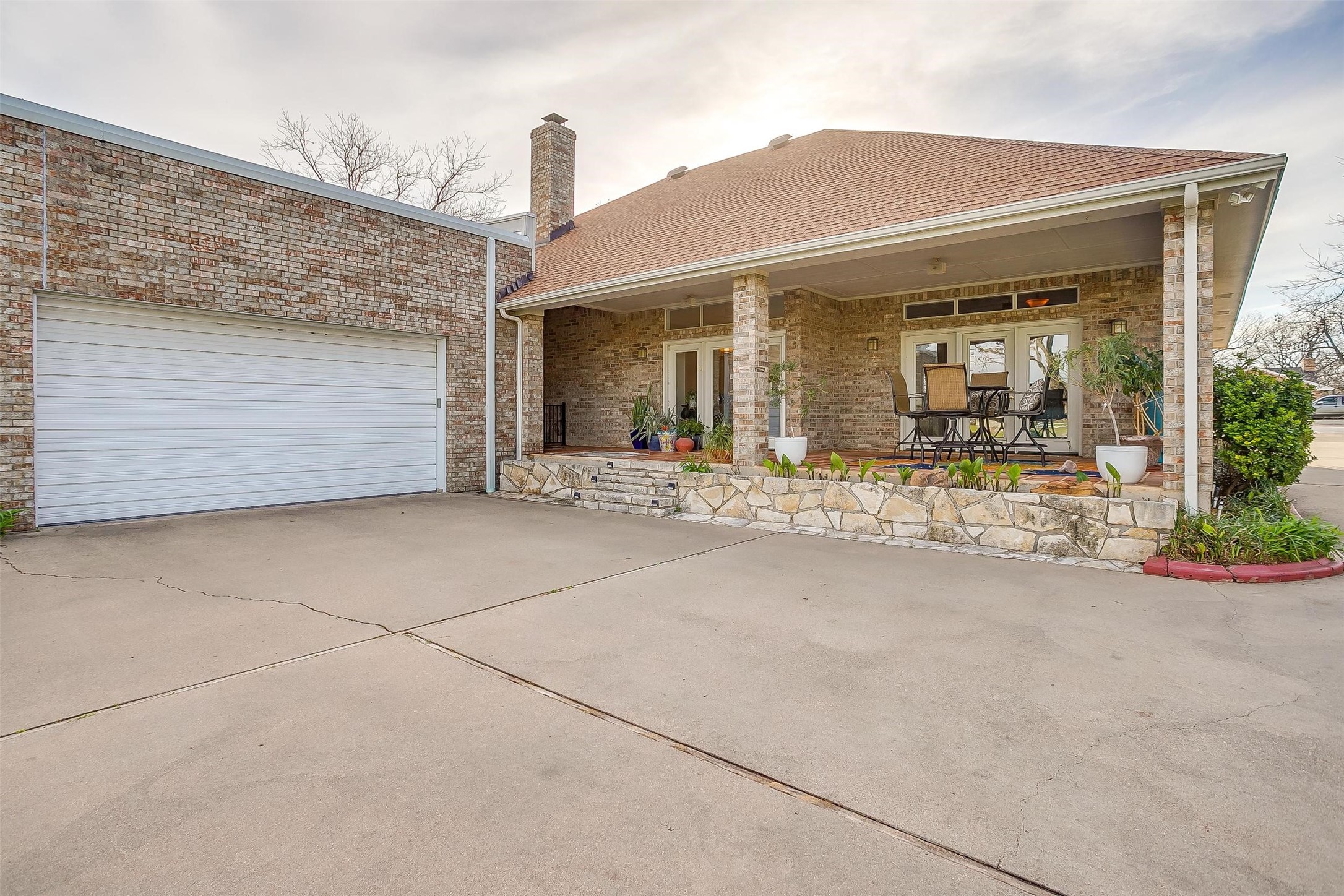 8915 Woodlawn Drive